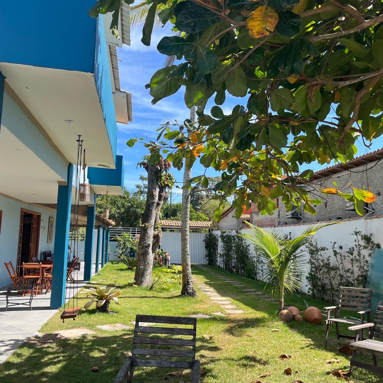 Jardim arborizado da casa